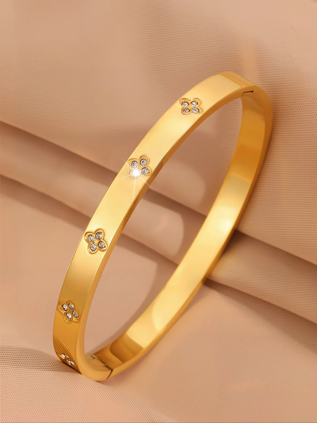 Chic 5-Piece Stainless Steel Bangle Set - Effortlessly Stylish Bracelets for Every Occasion
