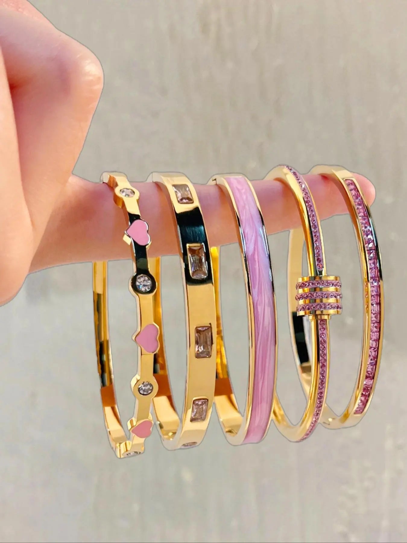 Elevate Your Style with Our Elegant Stainless Steel Stackable Bangle Set – Lightweight, Timeless Fashion Jewelry for Any Occasion!