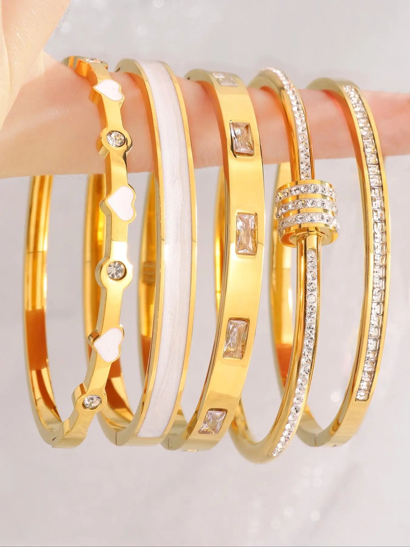 Elevate Your Style with Our Elegant Stainless Steel Stackable Bangle Set – Lightweight, Timeless Fashion Jewelry for Any Occasion!